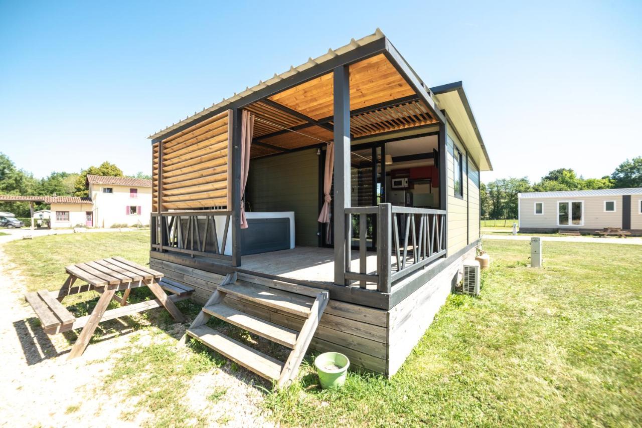 Camping Du Sevron Saint-Etienne-du-Bois  Esterno foto