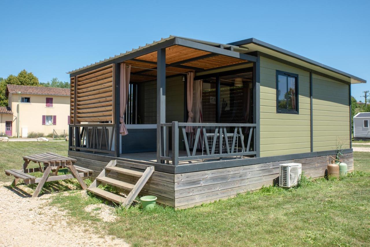 Camping Du Sevron Saint-Etienne-du-Bois  Esterno foto