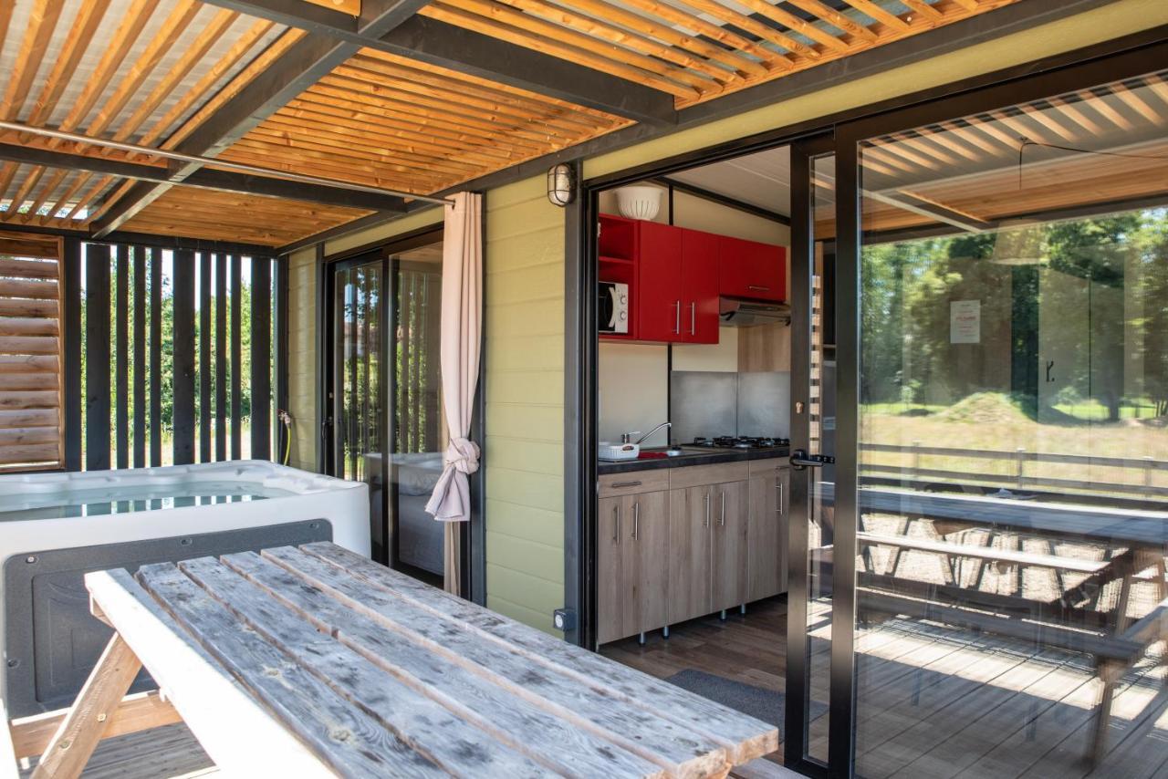 Camping Du Sevron Saint-Etienne-du-Bois  Esterno foto