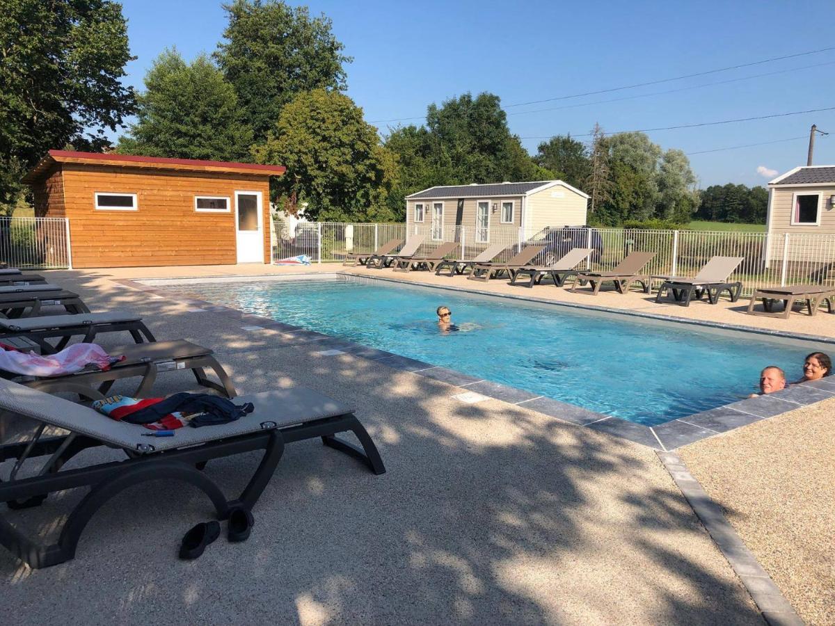 Camping Du Sevron Saint-Etienne-du-Bois  Esterno foto